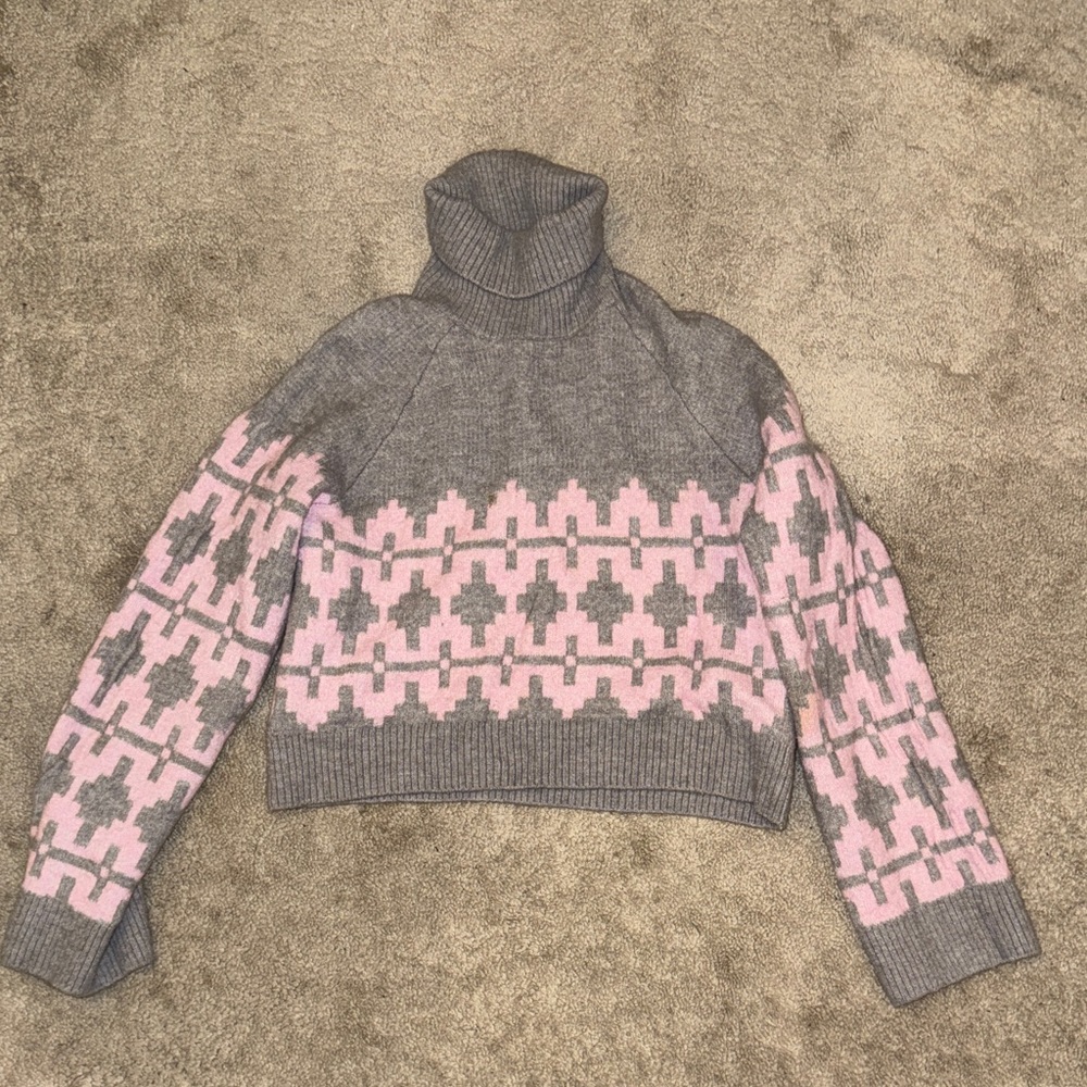 H&M Gray and Pink Patterned Turtleneck Sweater